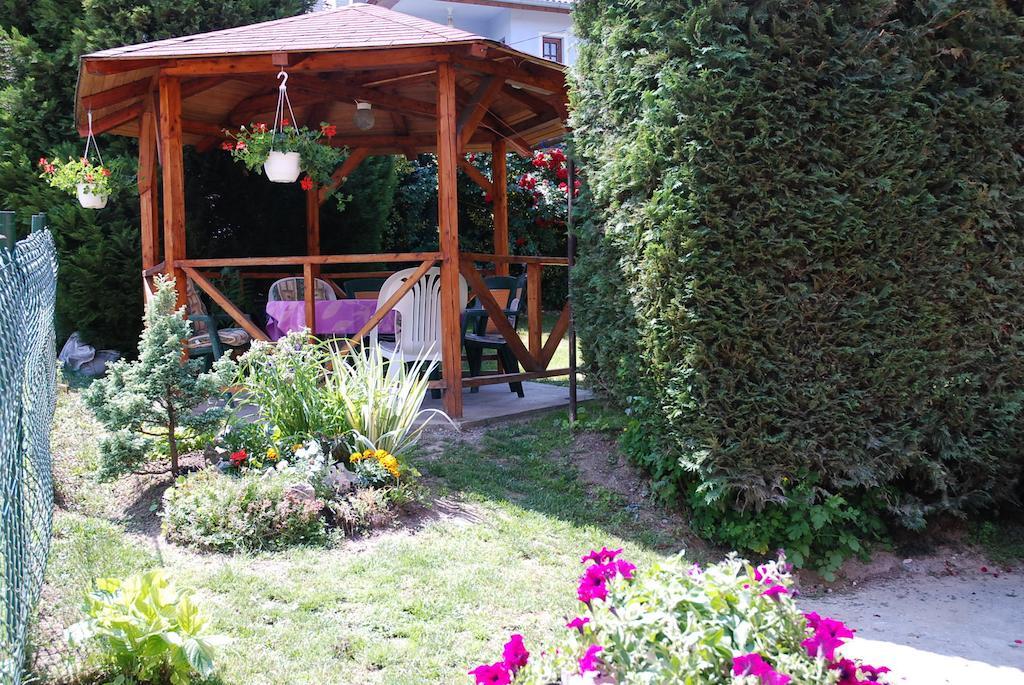 Antal Apartmanok ザラカロシュ エクステリア 写真